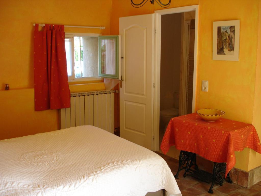 Domaine De La Grange Neuve Hotel La Roque-sur-Pernes Bilik gambar